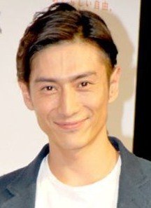 ヘアスタイルを作ってみよう 俳優 伊勢谷友介 髪型 理容室フロール 茨城県つくば市筑穂 床屋 ヘアサロン メンズヘアスタイル