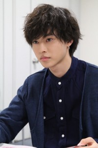 ヘアスタイルを作ってみよう 俳優 山﨑 賢人 髪型 理容室フロール 茨城県つくば市筑穂 床屋 ヘアサロン メンズヘアスタイル